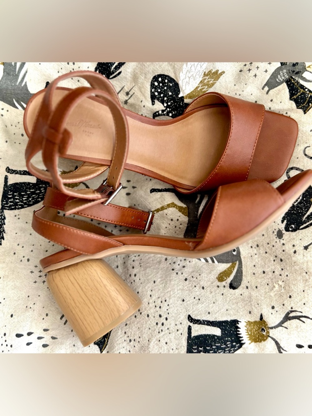 Universal thread chunky heel sandal, brown & tan, ankle strap, block 8 EUC